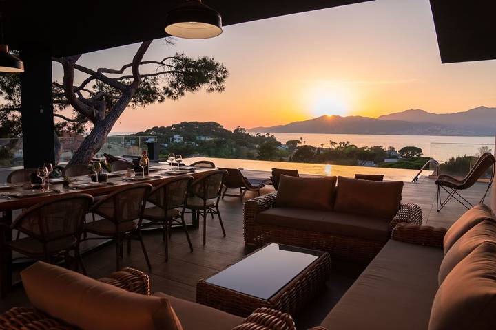 Location de vacances pour 16 personnes, avec piscine ainsi que jardin et terrasse, adapté aux familles dans Porticcio - 2