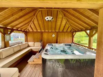 Gîte pour 6 personnes, avec vue ainsi que jardin et terrasse, animaux acceptés à Les Champeaux