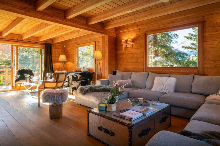 Chalet pour 10 personnes, avec terrasse ainsi que sauna et jacuzzi, adapté aux familles dans Auron