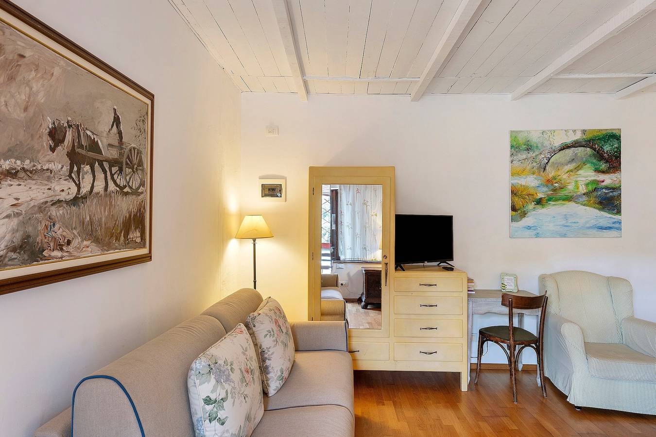 Room 'Verde Mela' with Mountain View, Wi-Fi and Air Conditioning in Dolceacqua, Ligurian Alps