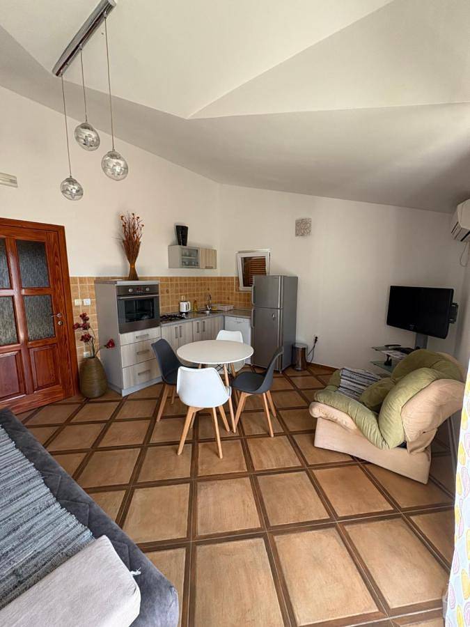 Gîte pour 4 personnes, avec terrasse et vue, animaux acceptés dans Risan