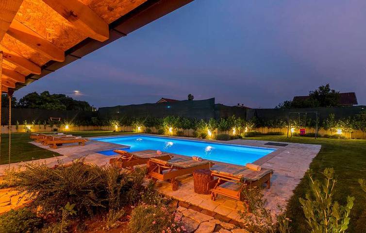 Villa für 10 Personen, mit Pool und Garten sowie Whirlpool, mit Haustier - 1