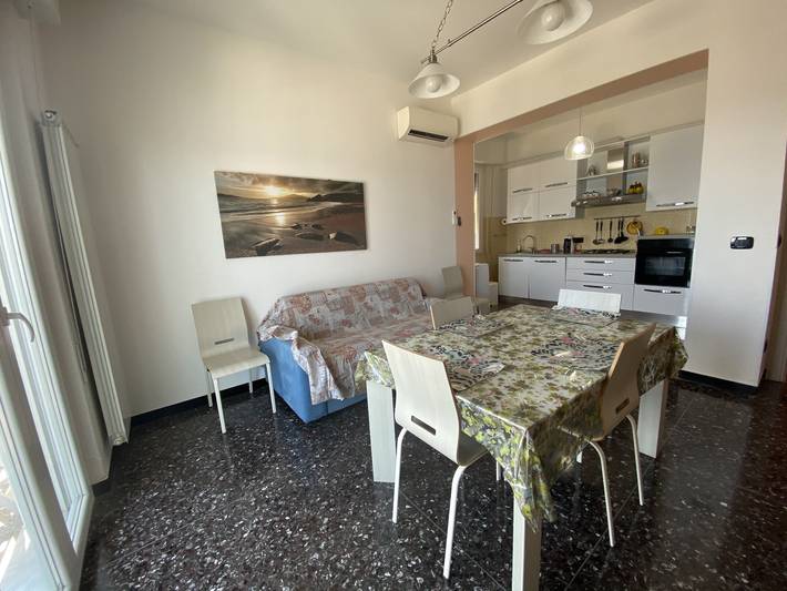Ganze Wohnung, Arcobaleno Apartment 500 Meter vom Meer entfernt in Albissola Marina, Riviera di Ponente