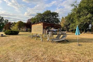 Gîte pour 5 personnes, avec piscine et jardin ainsi que jacuzzi et terrasse à Monfaucon