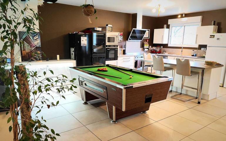 Location de vacances pour 8 personnes, avec Jacuzzi et Terrasse ainsi que Piscine et Vue à Couvignon