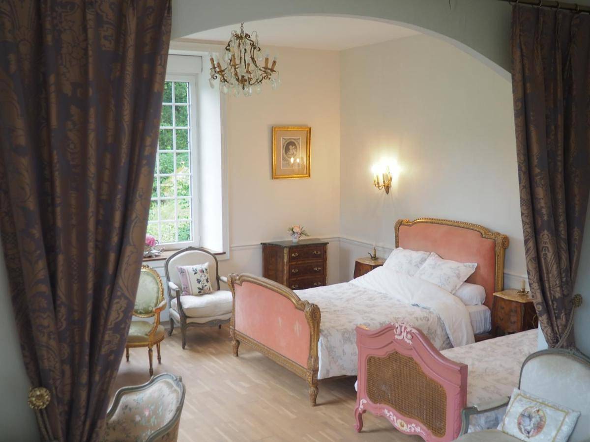 Family Room with Private Bathroom in Le Neufbourg, Région d'Avranches