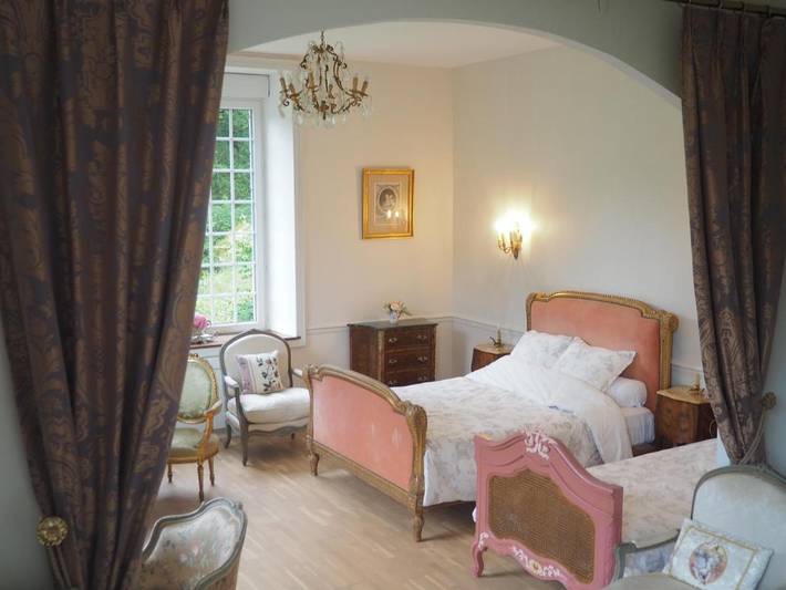 Location de vacances pour 3 personnes, avec Terrasse ainsi que Jardin et Vue à Le Neufbourg