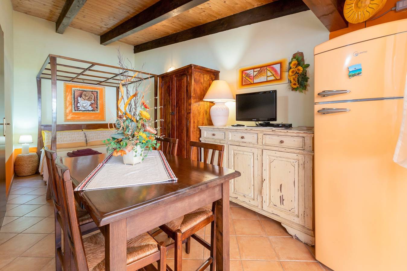 Estudio entero, Estudio 'Lo Scrigno' con jardín privado, Wi-Fi y aire acondicionado in Porto Torres, Provincia de Sassari