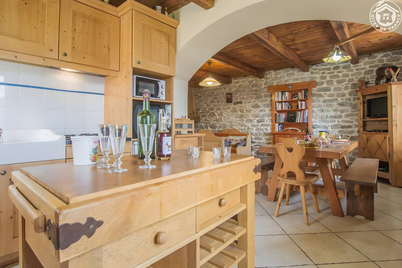 Ganze Wohnung, Ferienwohnung 'Le Blanchon' mit Bergblick und Wi-Fi in Montricher-Albanne, Region Saint-Jean-de-Maurienne