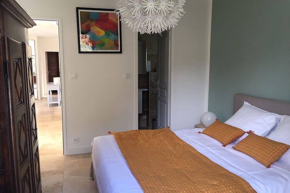 Pretty New Air Conditioned Villa With Heated Pool In The Campaign Of Uzes in Uzès, Nimes region