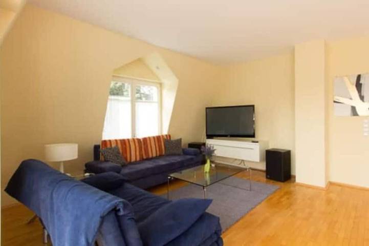 Gîte pour 7 personnes, avec balcon ainsi que jacuzzi et jardin à Oberursel