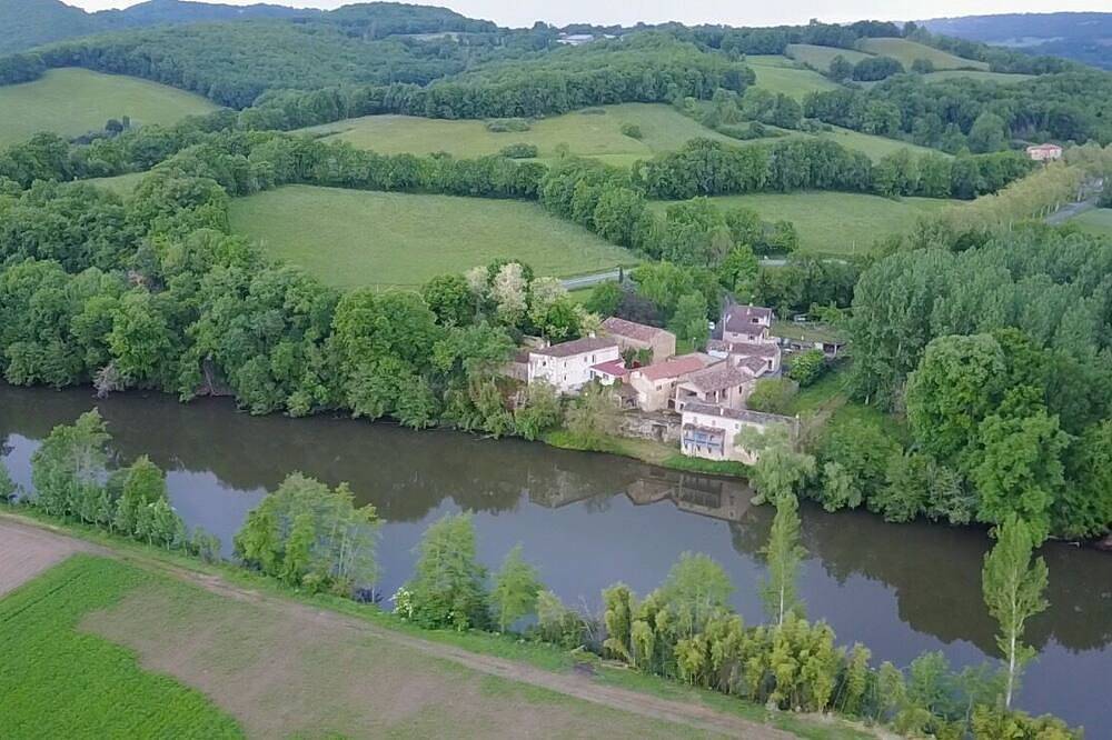 \"Bon Accueil\" Cottage Cosy au bord de l'eau in Varen, Tarn-et-Garonne
