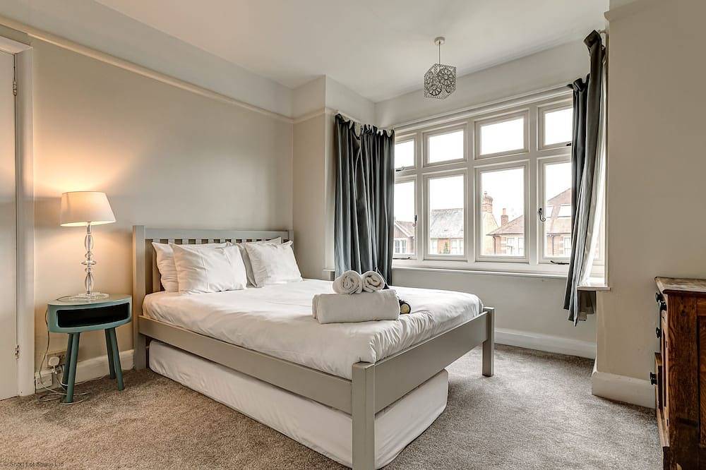 Lavender House | Oxford Holiday Let | 2 Bed & Sleeps 4 in Oxford, Oxfordshire