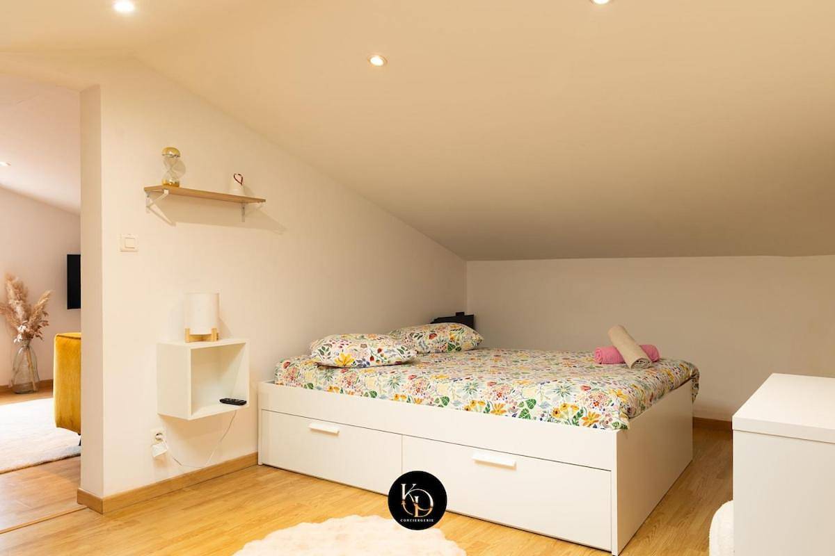 Appartement entier, One-Bedroom Apartment in Port-de-Bouc, Côte méditerranéenne (France)