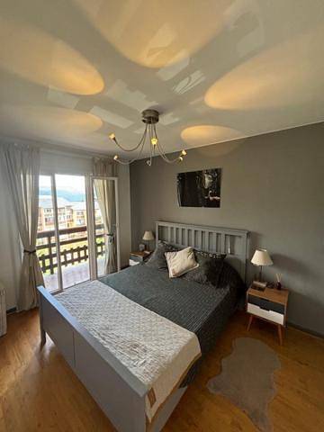 Gîte pour 2 personnes, avec vue sur le lac ainsi que vue et balcon, animaux acceptés dans Office De Tourisme Des Angles