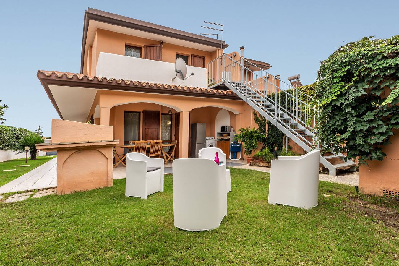 Entire apartment, Apartment 'Bijou Holiday Home' with Shared Terrace, Wi-Fi and Air Conditioning in Sant'Andrea (Cagliari), Campidano