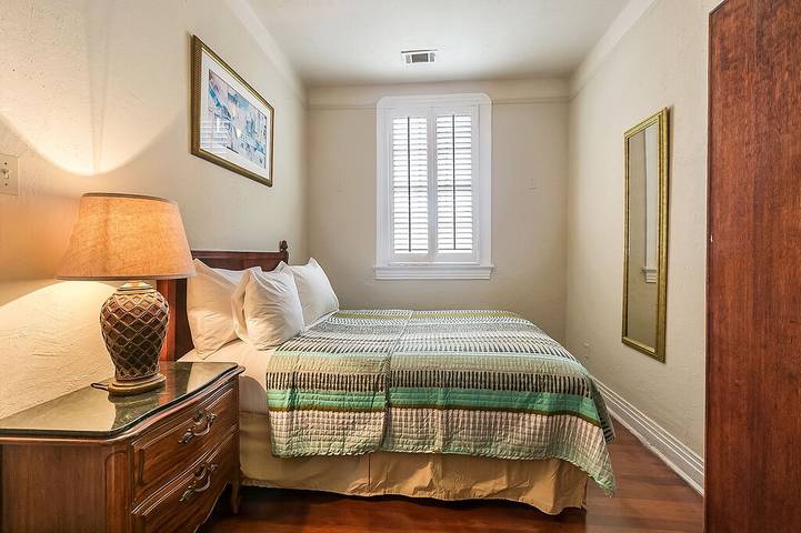 Vacation rental for 14 people, with balcony in French Quarter