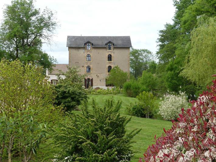 Cottage pour 2 personnes, avec jardin à Cercy-la-Tour