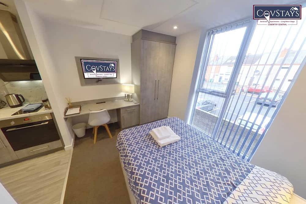 Entire apartment, Signature House - Modern City Studio in Coventry, Birmingham Area