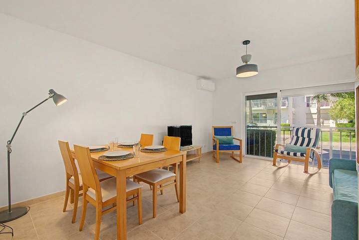 Sunny 2-Bedroom Apartment in a Gated Community with Pool, 5 Minutes from the Beach in Cabanas de Tavira, Conceição e Cabanas de Tavira