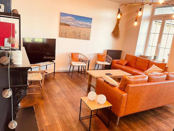 Location de vacances pour 14 personnes, avec vue et jardin, animaux acceptés dans Landouzy-la-Cour