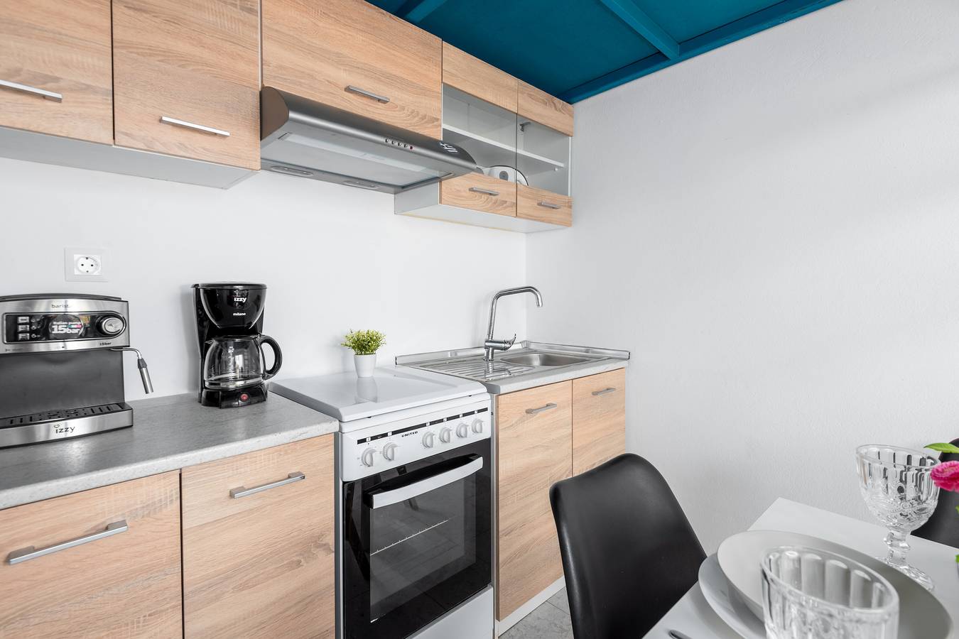 Entire studio, Studio Apartment 'Sea Front  In Ixia' with Private Garden, Wi-Fi and Air Conditioning in Ialysos, Rhodes