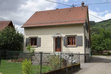 Gîte pour 10 personnes, avec terrasse et jardin, animaux acceptés à Metzeral