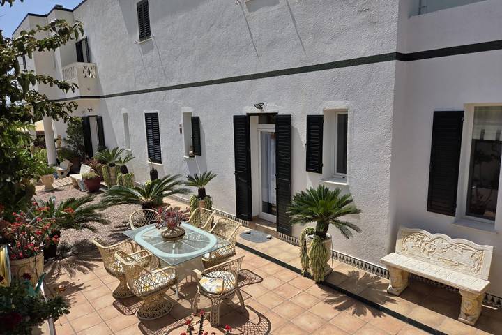 Gîte pour 4 personnes, avec jardin et piscine, adapté aux familles dans Altea La Vieja