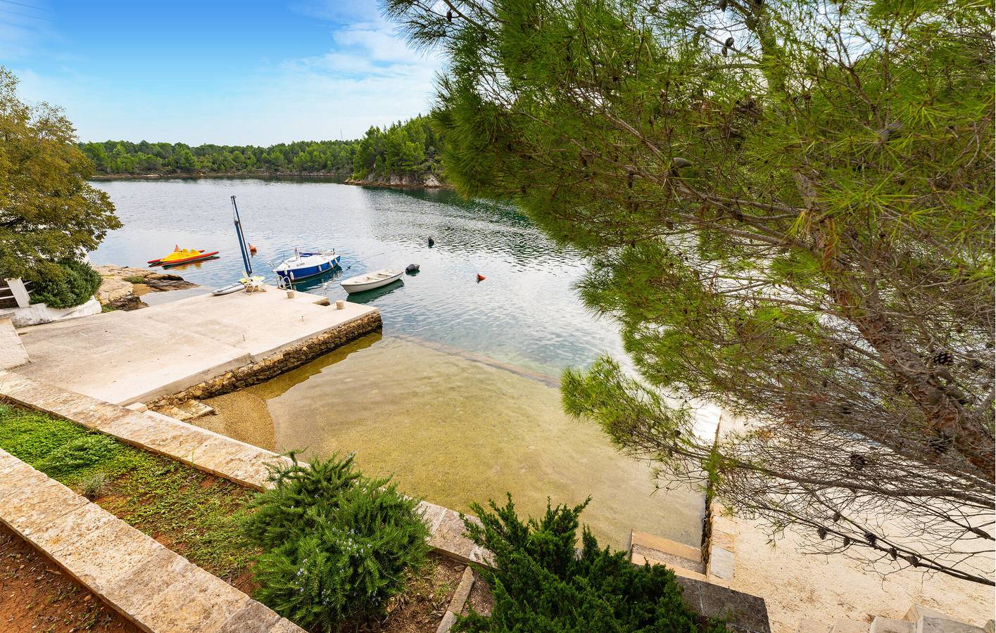 Ganze Ferienwohnung, Gemütlich, 2 km von der Küste entfernt: WLAN, Klimaanlage, Parkplatz, Terrasse und Küche! in Obrovac, Zadar
