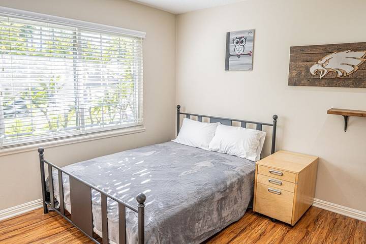 Vacation rental for 10 people, with yard in Fullerton