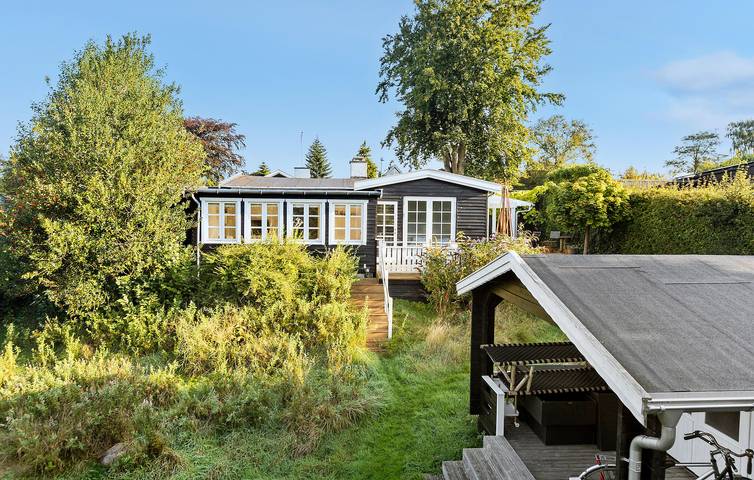 Feriehus for 7 personer, med Terrasse og Hage i Hornbæk