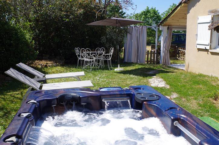 Gîte pour 2 personnes, avec jardin et terrasse ainsi que jacuzzi et piscine à Senouillac - 4