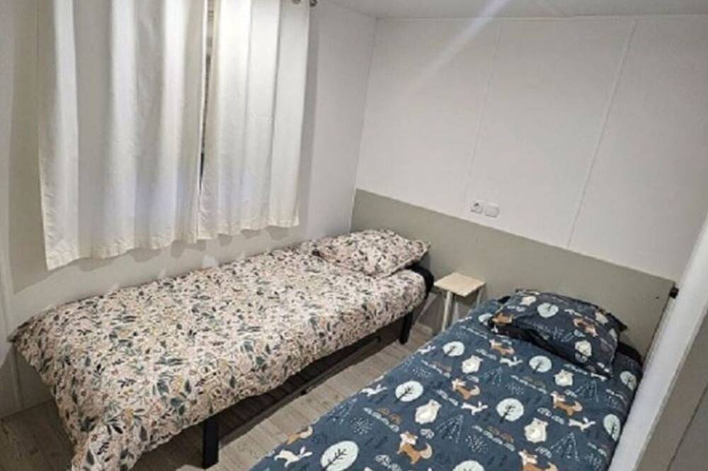 Mobile home for 6 with terrace in Charlieu in Charlieu, Roanne region