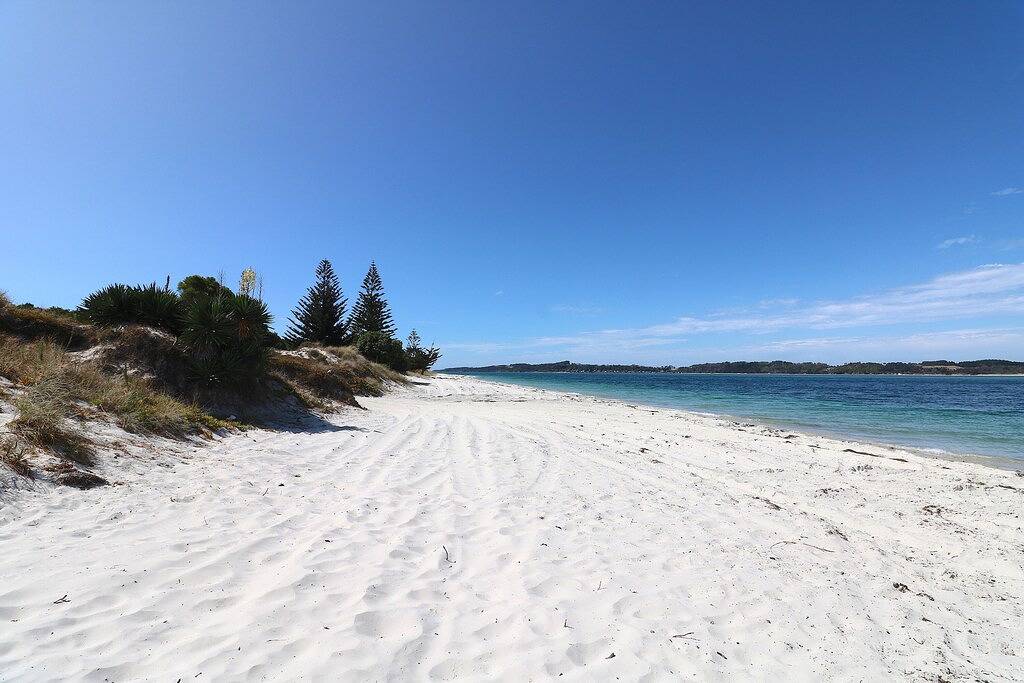 'The Bach'  Relaxed Holiday Accommodation Kaimaumau in Northland