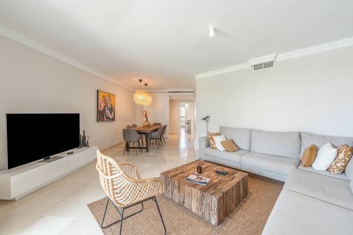 Ferienhaus „Schönes und Helles Strandhaus“ mit WLAN und Klimaanlage in Las Chapas, Marbella