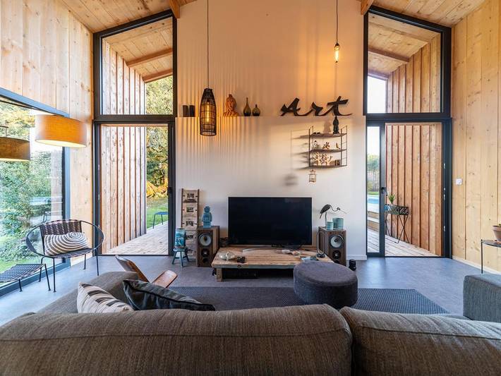 Location de vacances pour 8 personnes, avec piscine ainsi que vue et jardin, animaux acceptés à Lamonzie-Montastruc