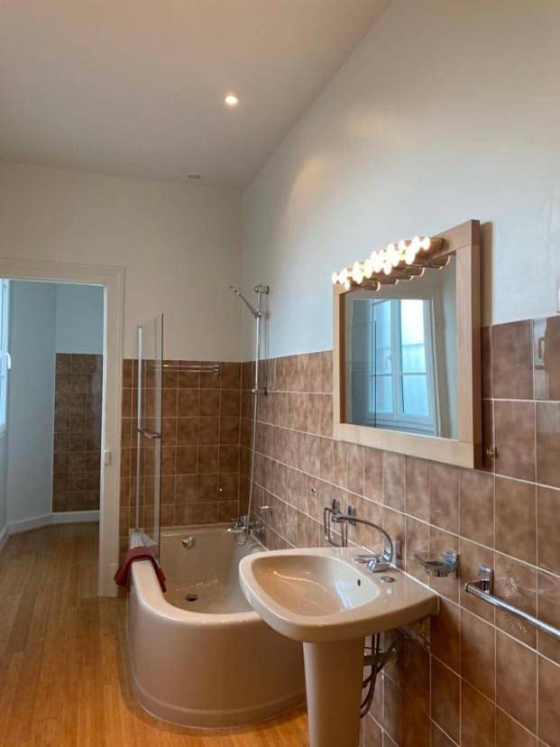 Double Room with Private Bathroom in Châlons-en-Champagne, Marne