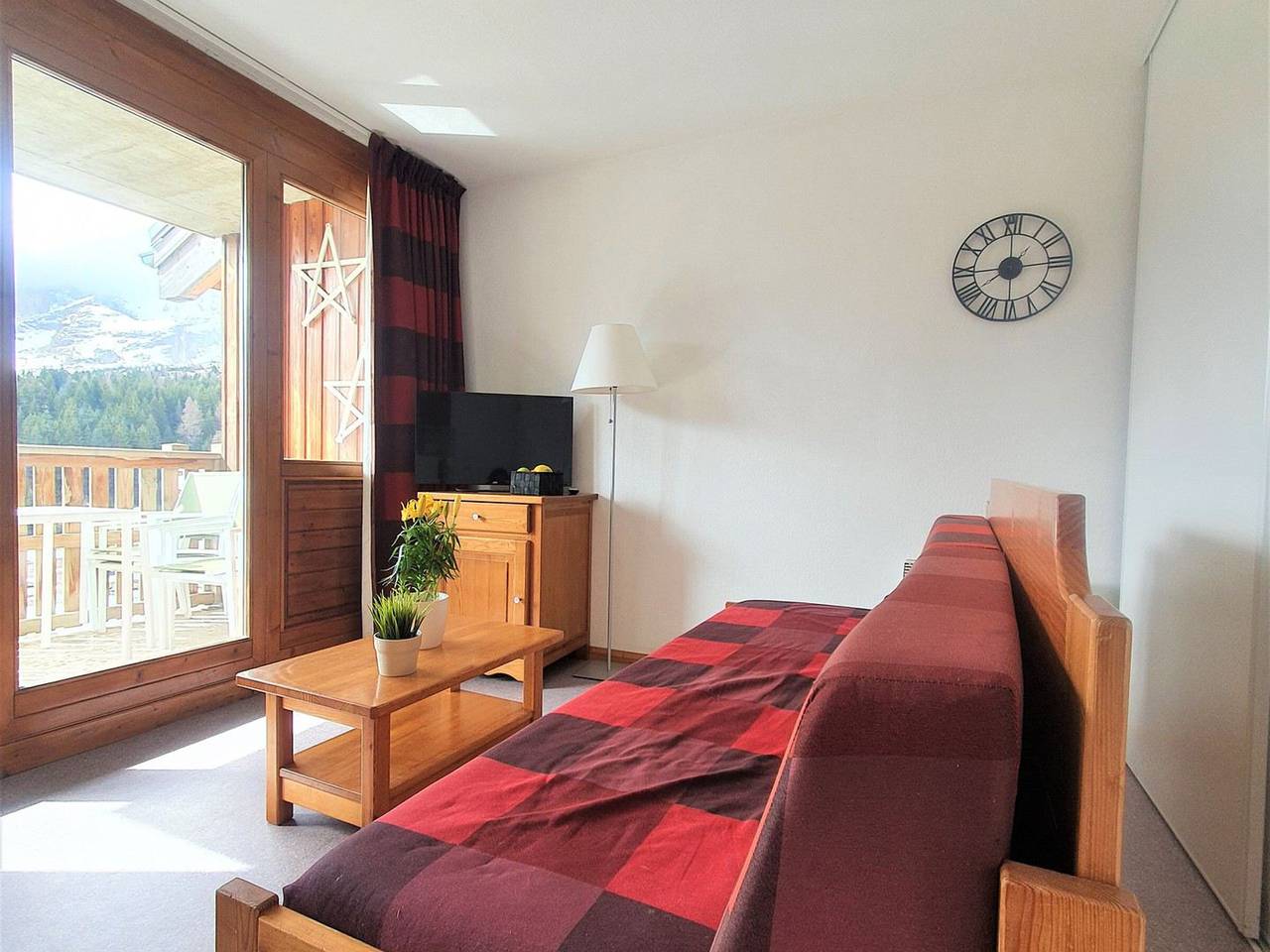 Ganze Wohnung, Wohnung für 6, Südbalkon, 100m zu Pisten in Saint-Étienne-en-Dévoluy, Le Dévoluy