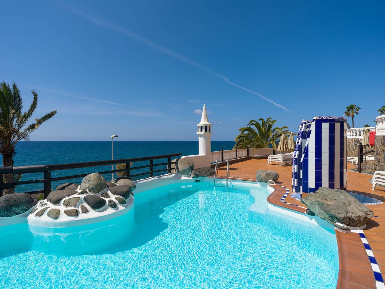 Apartamento en primera línea en Bahía Feliz con balcón in Playa del Águila, San Bartolomé de Tirajana