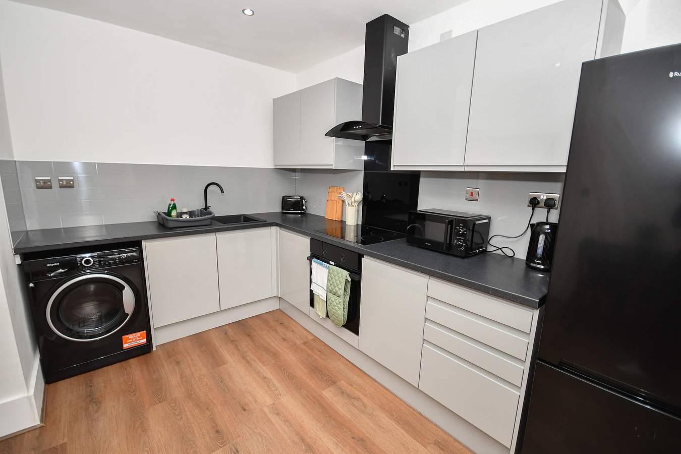 Entire apartment, Modern 1 Bedroom Apartment in Morley with Parking in Leeds, West Yorkshire