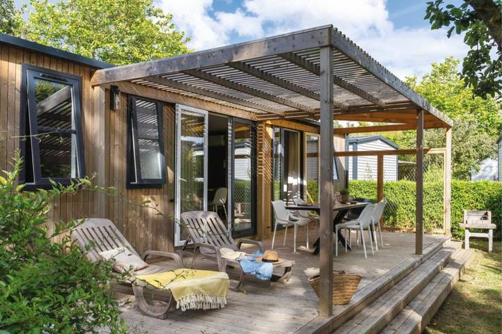 Mobil home pour 6 personnes, avec jardin ainsi que terrasse et piscine, animaux acceptés