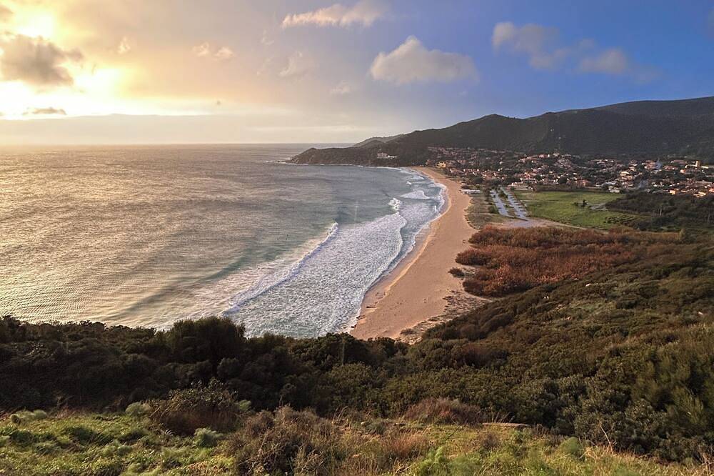 Villa a pocos metros del mar para unas vacaciones relajantes. in Solanas, Comune di Sìnnia