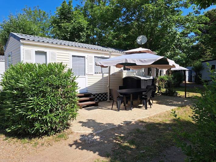 Camping pour 4 personnes, avec piscine et terrasse