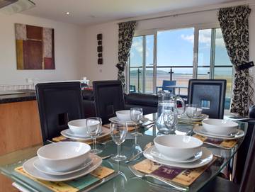 Log Cabin for 6 People in Llanelli, Carmarthenshire, Photo 3