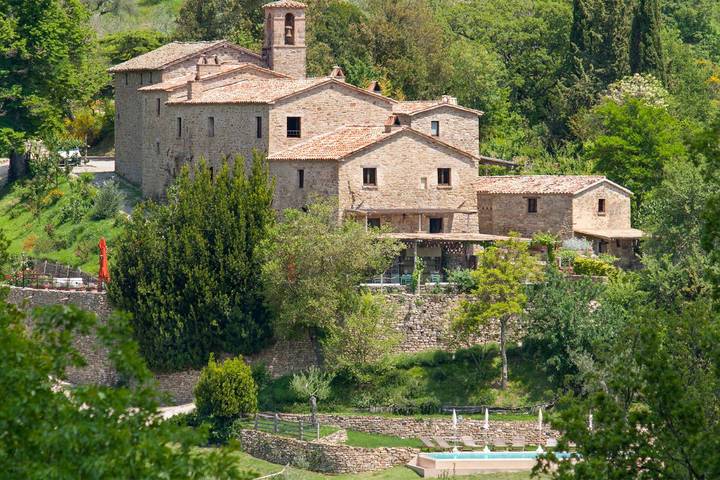 Location de vacances pour 18 personnes, avec terrasse ainsi que jardin et jacuzzi à Gubbio - 4