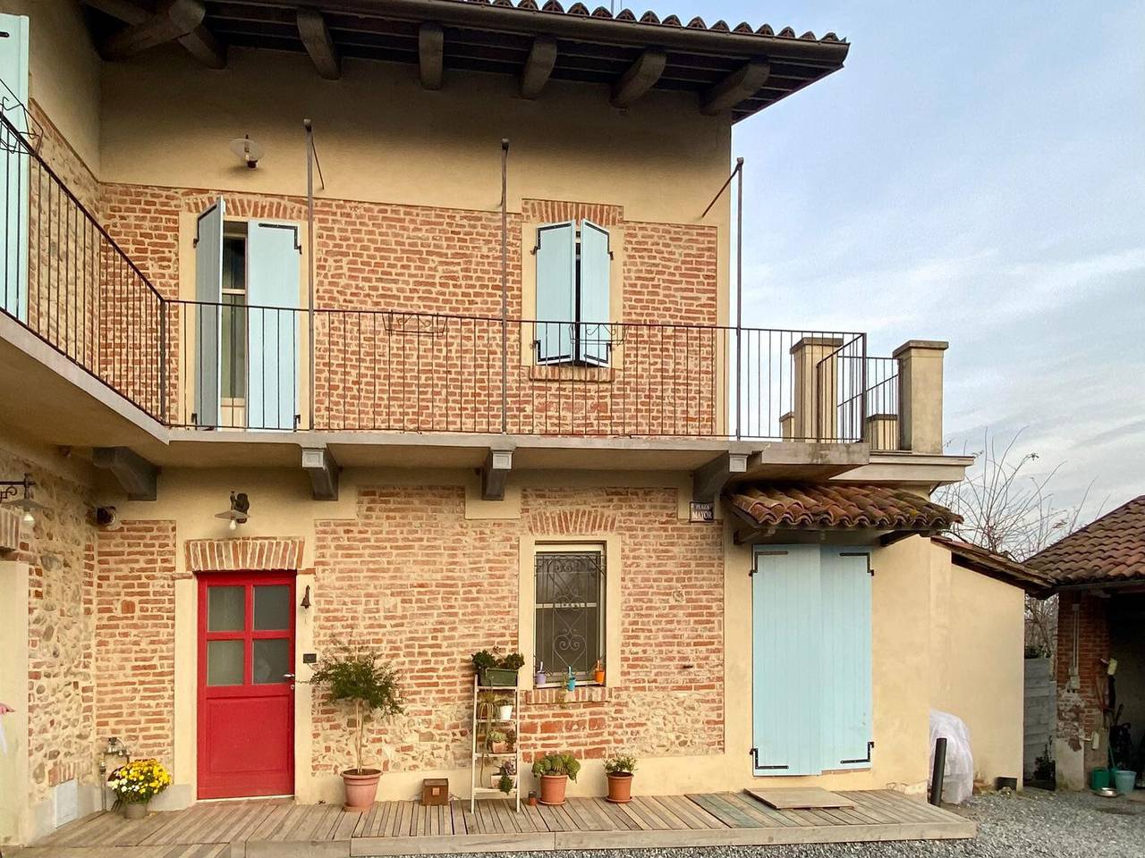 Ferienhaus 'La Casa di Noah' mit Langhe-Blick, privater Terrasse und Wlan in Bene Vagienna, Cuneo Provinz