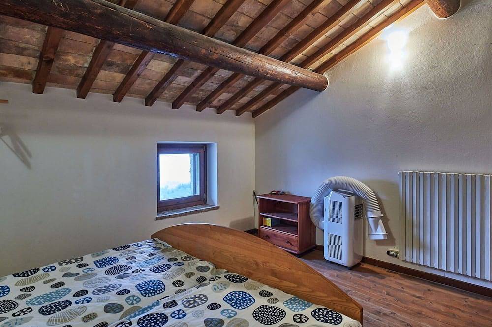 Gemütliche Wohnung in einem Ferienhaus für 8 Gäste mit  W-Lan, Tv und Innenhof in Caprino Veronese, Gardasee-Berge