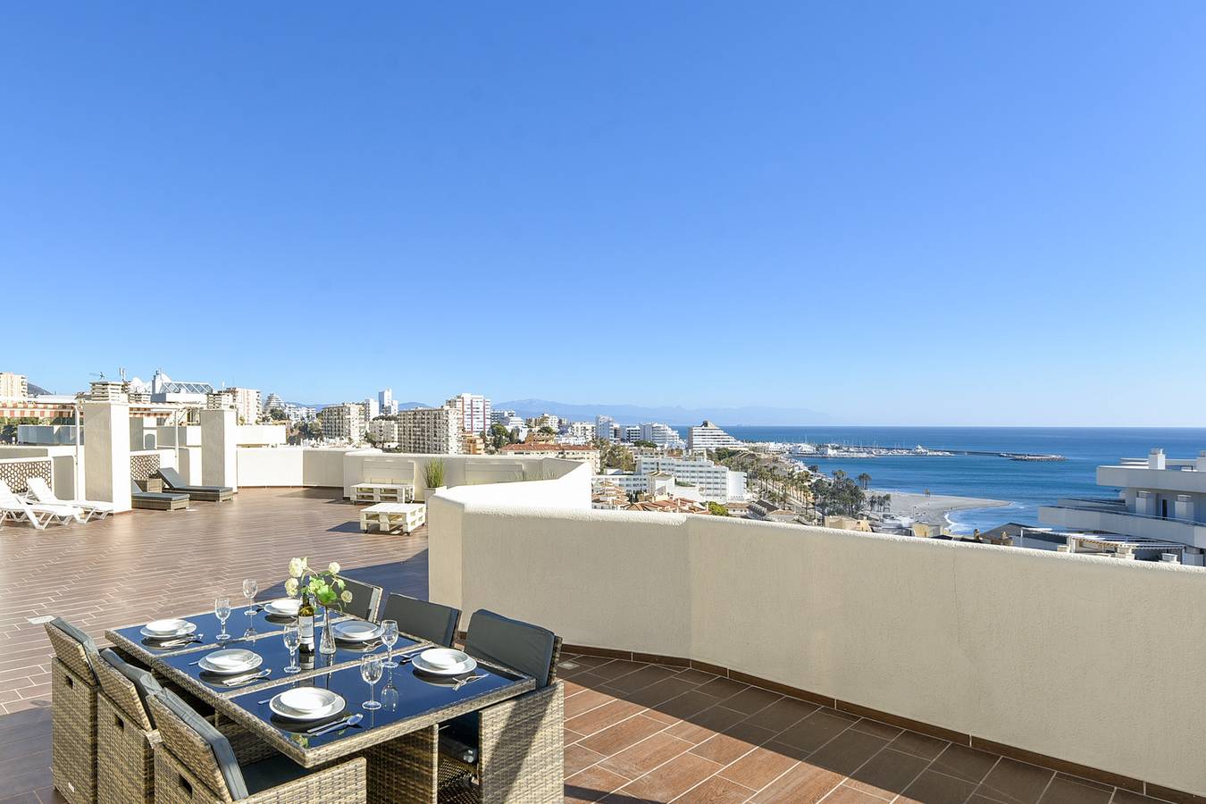 Penthouse for 4 Guests in Torrequebrada, Benalmádena