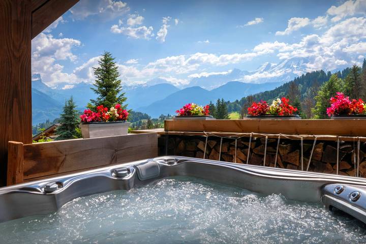 Chalet pour 12 personnes, avec jacuzzi ainsi que jardin et sauna, adapté aux familles à Cordon