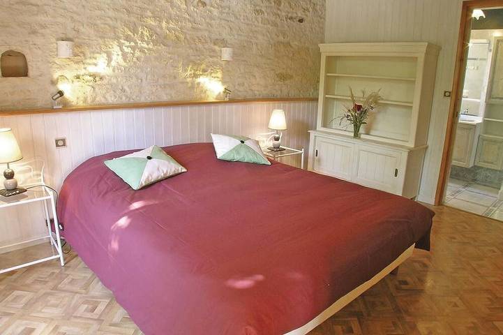 Location de vacances pour 6 personnes, avec jardin à Rioux - 2